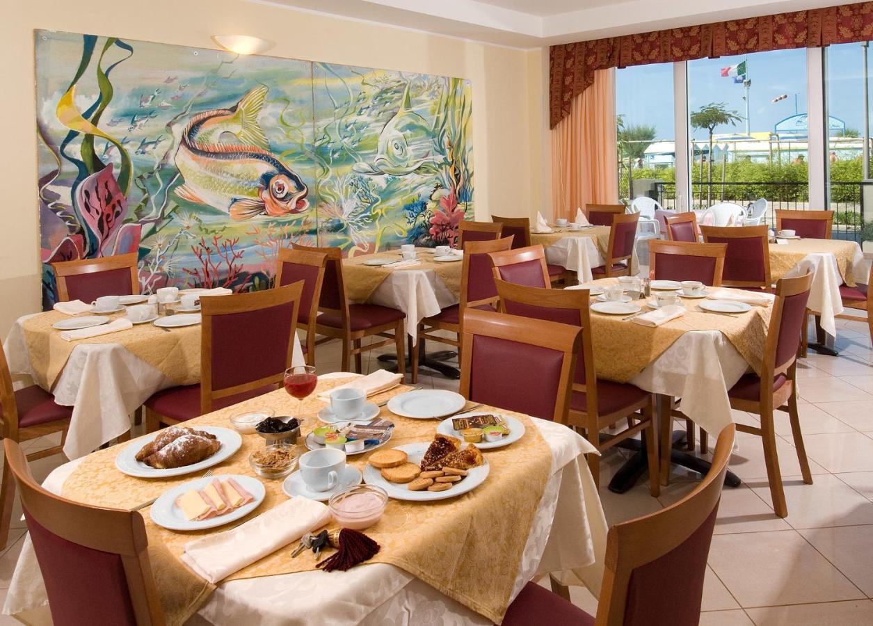 Hotel Belvedere Misano Adriatico Kültér fotó